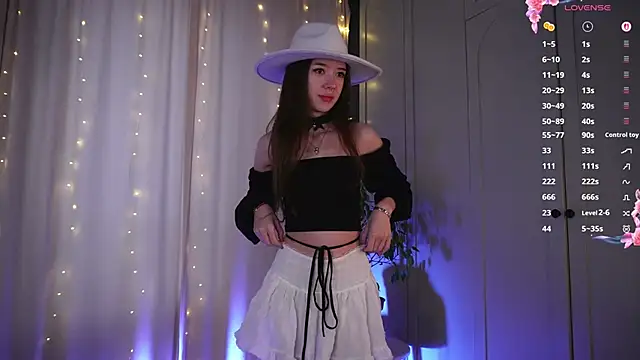 Snapshot of tinyanie chatting on February 13, 2026, 6:24 am tinyanie online show from February 13, 2026, 6:24 am