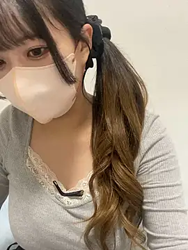 Snapshot of emiri_da_nyan chatting on May 15, 2026, 1:09 pm emiri da nyan online show from May 15, 2026, 1:09 pm