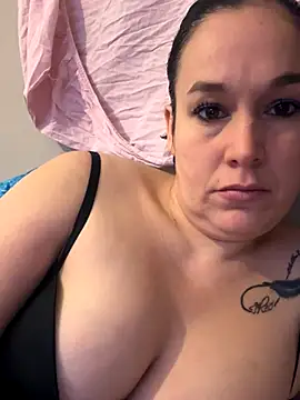 Snapshot of Girlysensuelle chatting on November 17, 2025, 8:40 am Girlysensuelle online show from November 17, 2025, 8:40 am