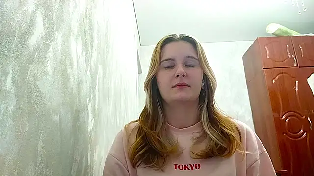 Snapshot of PearlHennington chatting on October 30, 2025, 4:37 pm PearlHennington online show from October 30, 2025, 4:37 pm