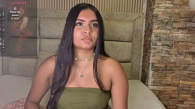 amarahanks1 online show from December 14, 2025, 8:58 pm