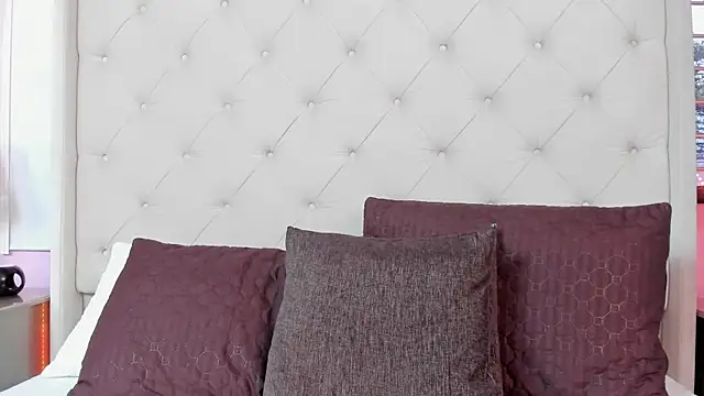 scarlett leblanc  online show from April 7, 2026, 11:56 am