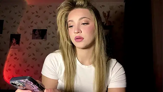 OrethaEredia online show from November 6, 2025, 3:38 pm