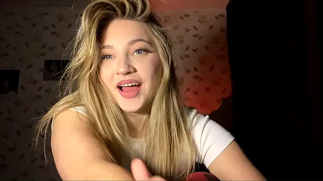 OrethaEredia online show from November 4, 2025, 3:27 pm