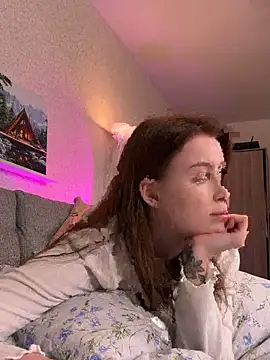 Snapshot of HotMilkis chatting on November 12, 2025, 9:24 am HotMilkis online show from November 12, 2025, 9:24 am