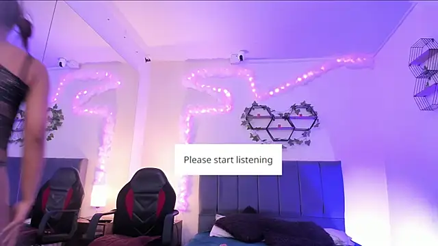 Lucerop  online show from November 14, 2025, 3:32 am