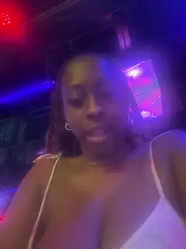 MadameMuse online show from April 16, 2026, 4:52 pm