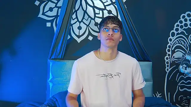 AlessioVitale online show from January 10, 2026, 12:22 pm