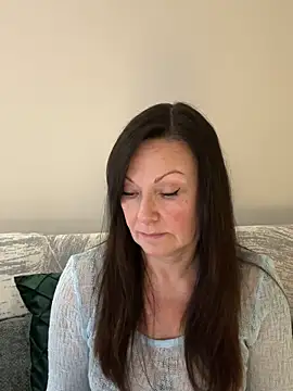 HotLdyllic online show from March 5, 2026, 5:09 pm