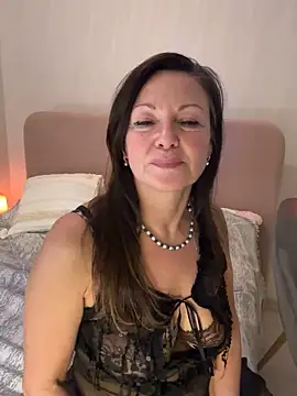 HotLdyllic online show from November 24, 2025, 9:37 pm