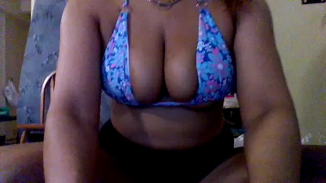 Snapshot of Juicyapplecandy chatting on June 25, 2026, 12:10 pm Juicyapplecandy online show from June 25, 2026, 12:10 pm