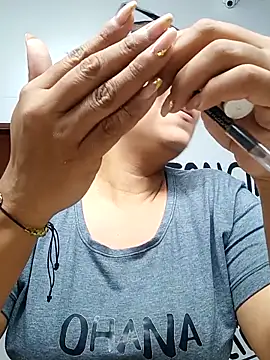 Samaraa Lee online show from November 17, 2025, 11:47 am