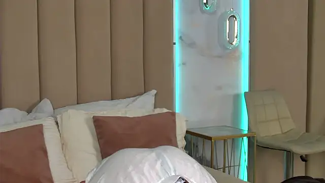  AlinaHot  online show from February 20, 2026, 4:09 am