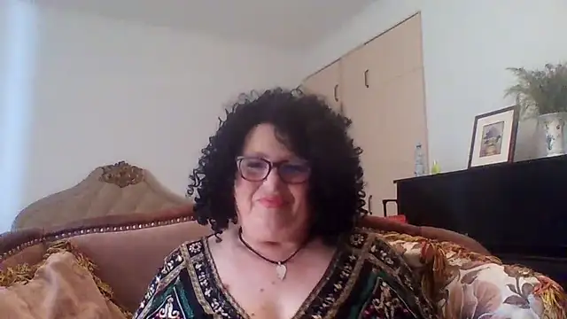 Snapshot of Milaniya606 chatting on August 5, 2026, 12:32 pm Milaniya606 online show from August 5, 2026, 12:32 pm
