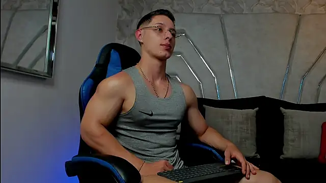 MAXTHOMSON online show from April 8, 2026, 2:02 am