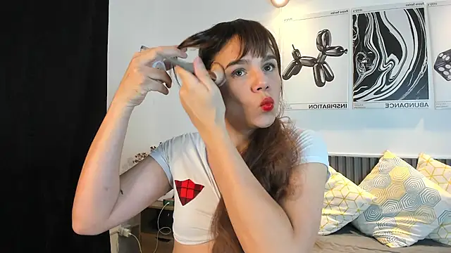 Cloe Bonne online show from November 19, 2025, 8:53 pm