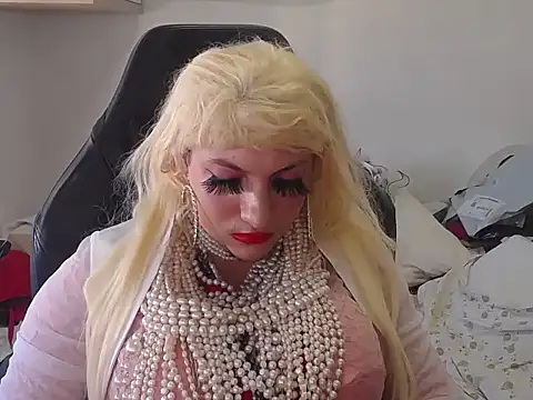 VanesaCrossic online show from April 8, 2026, 9:33 am