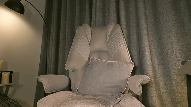 lianewhite online show from February 25, 2026, 12:22 am