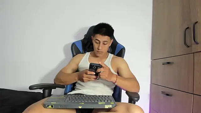 Snapshot of dorman_boy chatting on February 26, 2026, 2:55 am dorman boy online show from February 26, 2026, 2:55 am