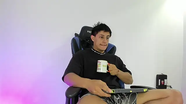 dorman boy online show from December 17, 2025, 4:39 am