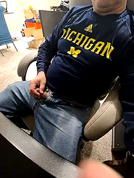 big Jizzy 125 online show from November 30, 2025, 6:14 am