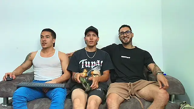 thebadboys05 online show from November 19, 2025, 1:49 am