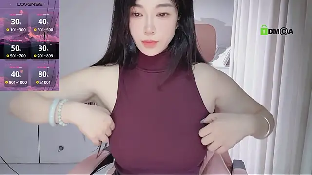 Snapshot of YunShan-33 chatting on May 25, 2026, 4:23 am YunShan-33 online show from May 25, 2026, 4:23 am