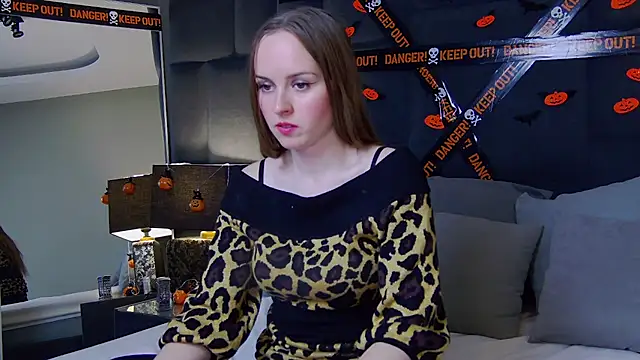 MollyMazer online show from November 2, 2025, 9:14 am