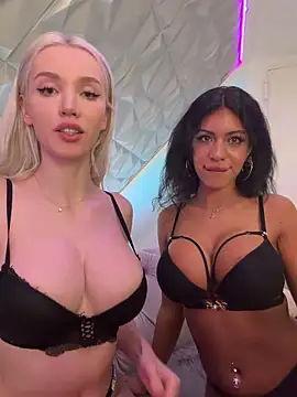 Snapshot of Lana-Grey chatting on February 19, 2026, 9:01 pm Lana-Grey online show from February 19, 2026, 9:01 pm