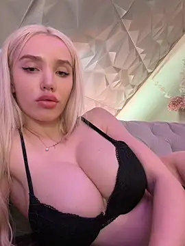 Lana-Grey online show from April 8, 2026, 9:38 pm