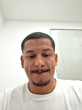 Snapshot of Kasadosfd chatting on March 13, 2026, 10:37 pm Kasadosfd online show from March 13, 2026, 10:37 pm