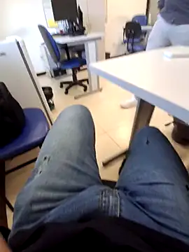 Snapshot of Kasadosfd chatting on February 12, 2026, 9:47 pm Kasadosfd online show from February 12, 2026, 9:47 pm