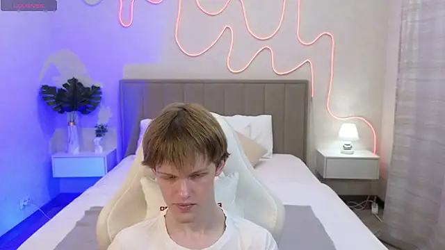 Fakeangel87 online show from November 3, 2025, 1:11 am