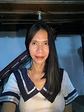 Snapshot of bellaUtops chatting on June 3, 2026, 3:17 pm bellaUtops online show from June 3, 2026, 3:17 pm