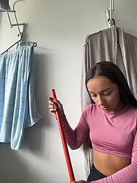 Brunettecollins05 online show from November 13, 2025, 3:38 pm