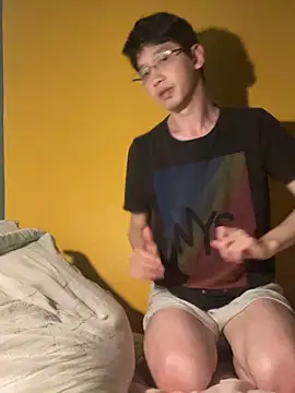 Snapshot of NerdyAsian1701 chatting on November 5, 2025, 3:09 am NerdyAsian1701 online show from November 5, 2025, 3:09 am