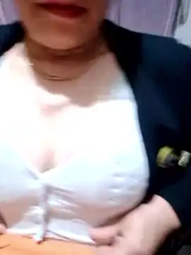 small-house123 online show from December 18, 2025, 11:03 am