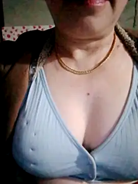 Snapshot of small-house123 chatting on February 5, 2026, 1:12 am small-house123 online show from February 5, 2026, 1:12 am