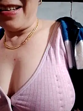 Snapshot of small-house123 chatting on January 19, 2026, 12:03 am small-house123 online show from January 19, 2026, 12:03 am