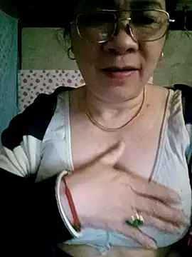 Snapshot of small-house123 chatting on February 23, 2026, 11:27 pm small-house123 online show from February 23, 2026, 11:27 pm