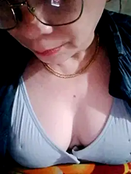 Snapshot of small-house123 chatting on February 3, 2026, 12:54 am small-house123 online show from February 3, 2026, 12:54 am