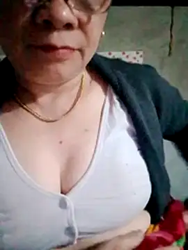 Snapshot of small-house123 chatting on February 7, 2026, 10:45 am small-house123 online show from February 7, 2026, 10:45 am