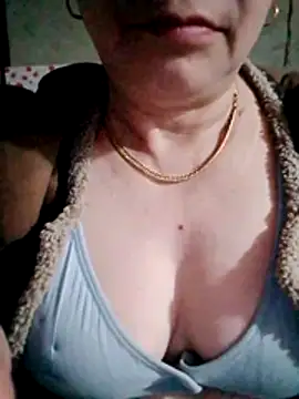 Snapshot of small-house123 chatting on February 4, 2026, 12:44 pm small-house123 online show from February 4, 2026, 12:44 pm