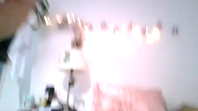 jigglethaypussi online show from November 3, 2025, 11:25 am