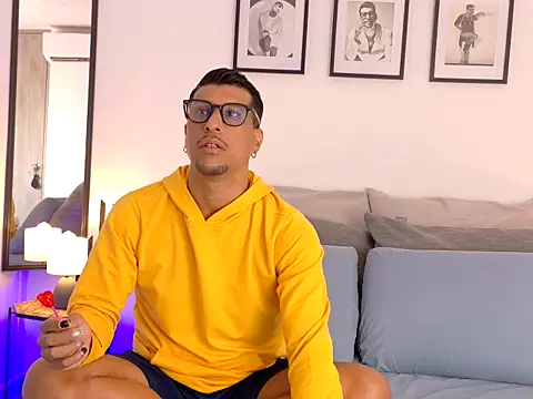 zac-bennett online show from November 9, 2025, 8:35 pm