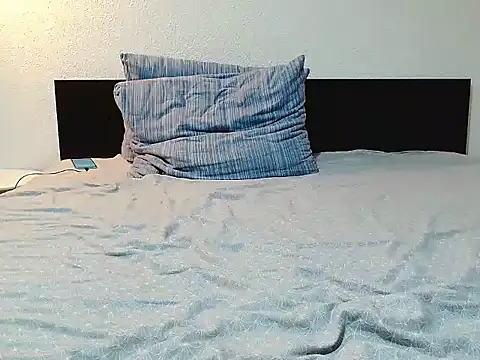 CharmingPearl online show from November 7, 2025, 7:51 pm