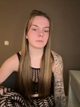 LisaFreierxx online show from February 18, 2026, 8:05 pm