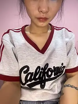 Snapshot of lung-linh chatting on December 22, 2025, 8:03 am lung-linh online show from December 22, 2025, 8:03 am