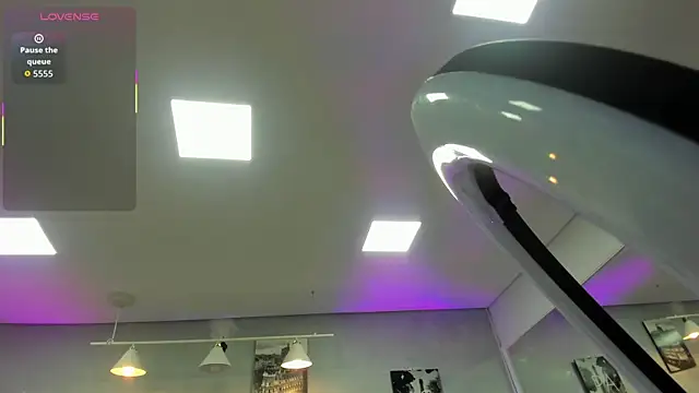 kendra london online show from April 8, 2026, 11:33 am