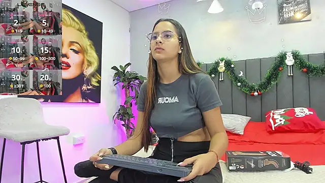 kendra london online show from December 3, 2025, 11:31 am